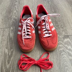 Adidas Handball Spezial in Bright Red/ Clear Pink